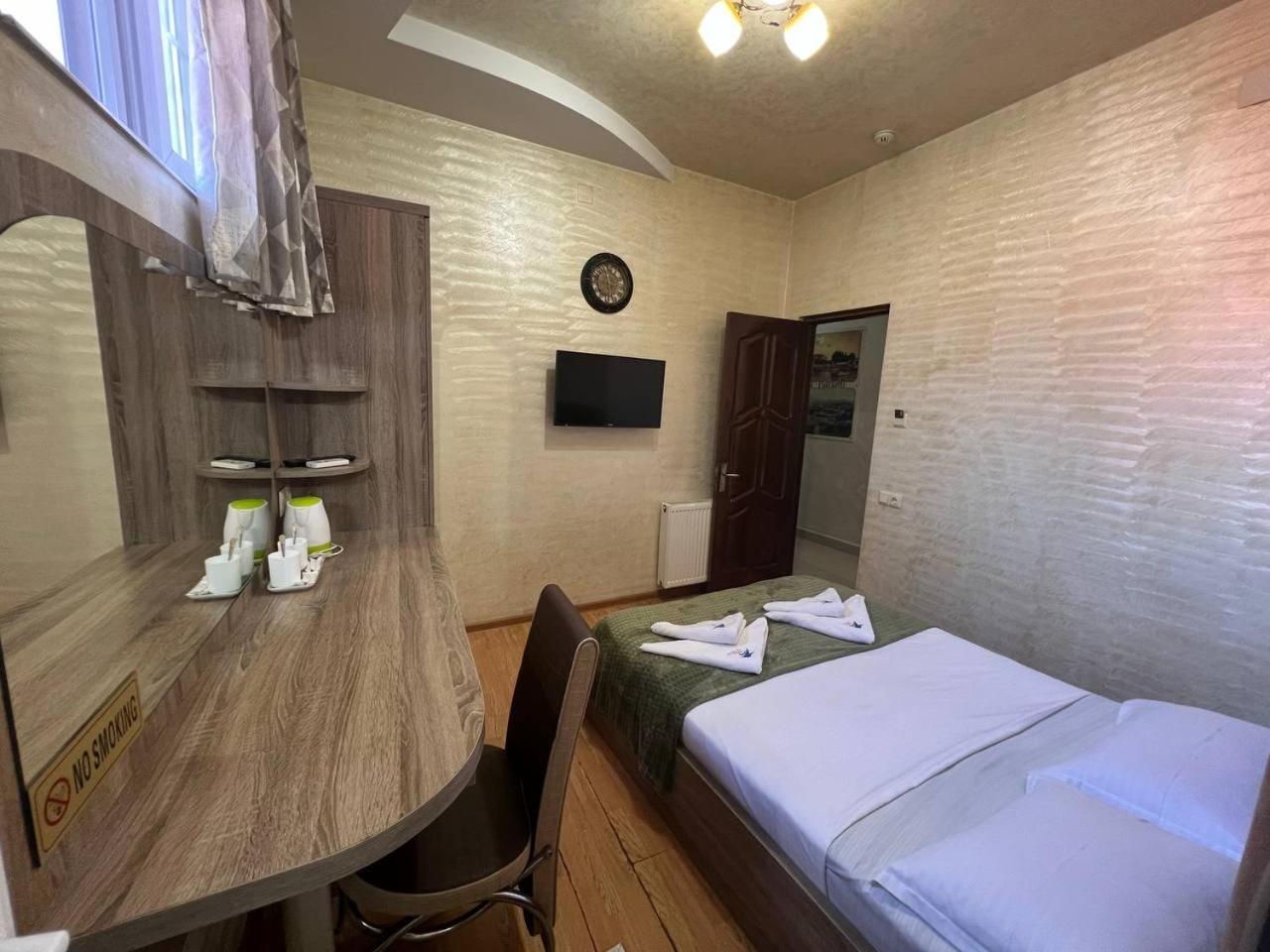 באטומי Hotel Old Star מראה חיצוני תמונה