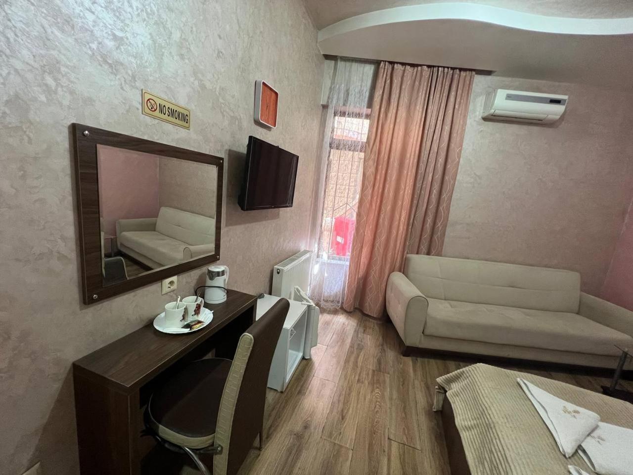 באטומי Hotel Old Star מראה חיצוני תמונה